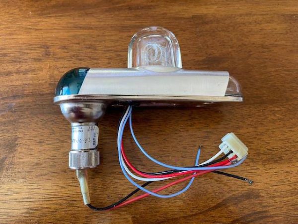 Whelen A600-PG Wing Tip Strobe & Nav Light Assembly. Green. New Old Stock - part number 01-0790006-00 (view 1)