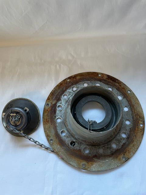 Cessna Shaw Aero Cap & Adaptor Assembly. As Removed - part number 0721303-8 (entire assembly) (view 3)