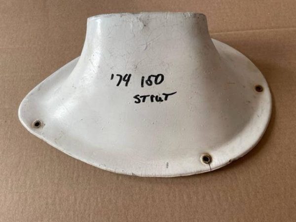 Cessna 1974 150L UPPER LEFT Strut Fairing. As Removed - part number 0522150-3 ((791))