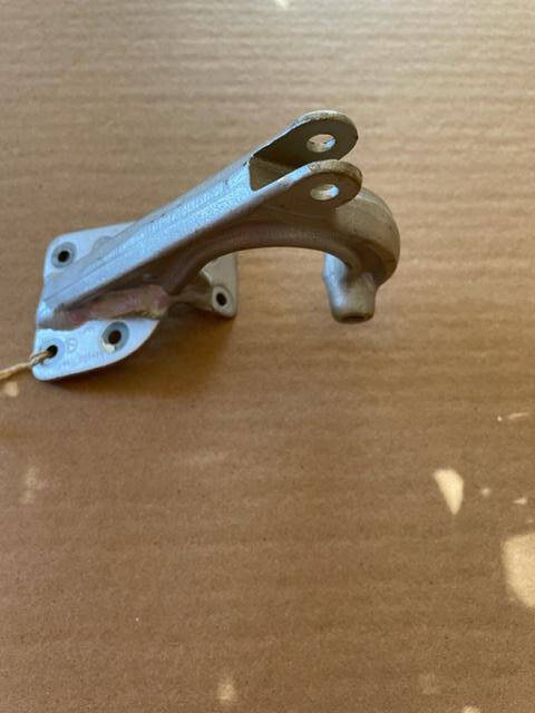 Beechcraft Bonanza and T-34 Main Gear Door Hinge Forward-Inboard. As Removed - part number 45-815005-2R