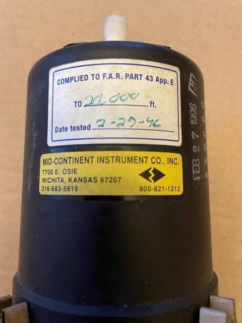 Cessna United Instruments Altimeter. Used - part number C661071-0101 (Cessna) (view 2)