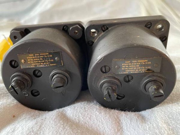 Cessna 195 US Gauge Fuel Pressure Gauges-Excellent Condition. Reconditioned - part number 0311045-1 (or -2 Cessna) (view 2)