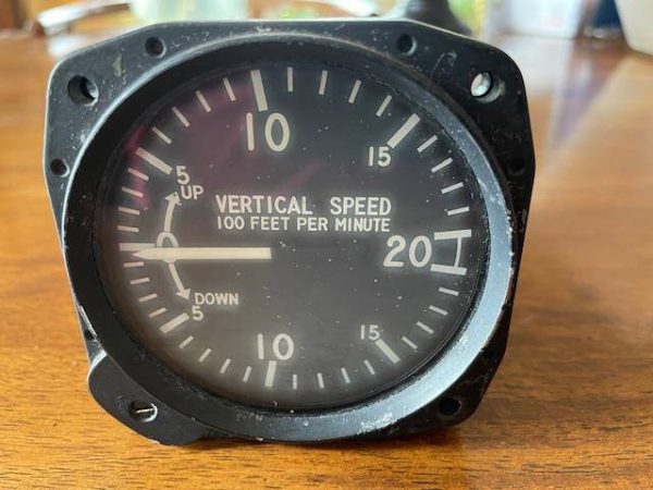 United Instruments 2000 FPM Vertical Speed Indicator. Used - part number 7000 (view 1)