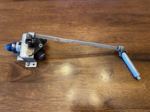 Cessna 172N & P Fuel Valve Selector And Shaft Assembly. Used - part number 9851067-4 (assembly)