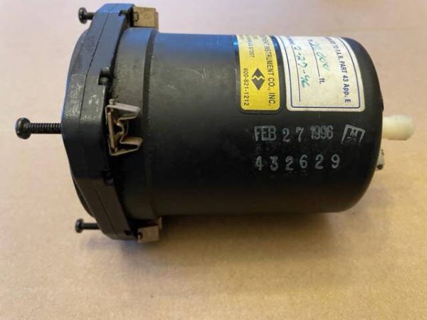 Cessna United Instruments Altimeter. Used - part number C661071-0101 (Cessna) (view 1)