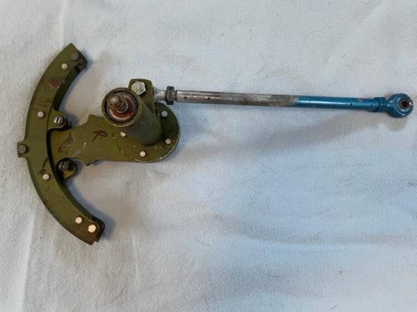 Cessna 310K RIGHT HAND Aileron Bell Crank Assembly With Push-Pull Rod. As Removed - part number 0862100-86 (Bell crank)