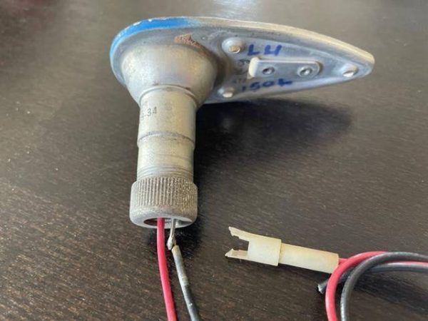 Cessna 150L LEFT Hand Nav Light Base Assembly. 12 Volt. As Removed - part number C622001-0201 (Cessna) (view 2)
