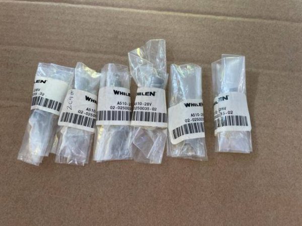Whelen 28 Volt Lamp And Shield Assembly. New - part number A510-28 (view 2)
