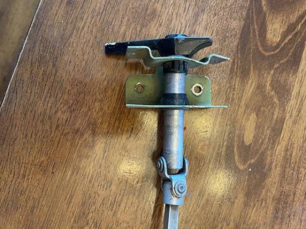 Cessna 172N & P Complete Fuel Selector Valve Assembly. Used - part number 9851067-4 (assembly) (view 2)