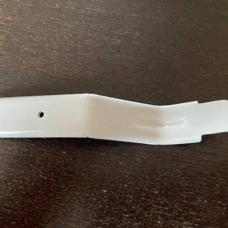 Cessna 150, 152 Wing Mounted Left Or Right Cabin Door Catch. Used - part number 0426209-2 or 0426209-4 or AN515-6R6 (attach screw)