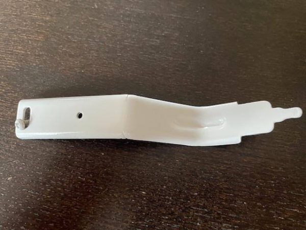 Cessna 150, 152 Wing Mounted Left Or Right Cabin Door Catch. Used - part number 0426209-2 or 0426209-4 or AN515-6R6 (attach screw)