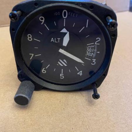 Cessna United Instruments Altimeter. Used - part number C661071-0101 (Cessna)