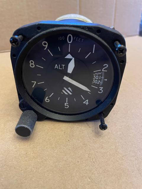 Cessna United Instruments Altimeter. Used - part number C661071-0101 (Cessna)