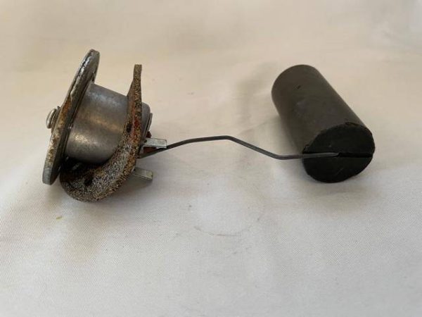 Cessna 180, 182, 185, 206, 210 Fuel Transmitter Sending Unit. Used - part number 0726110-1 (view 1)