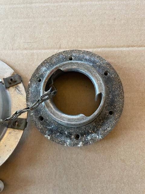 Cessna 172K Fuel Filler And Cap Assembly. Used - part number 0311360-4 (Cap Non-Vented) (view 8)