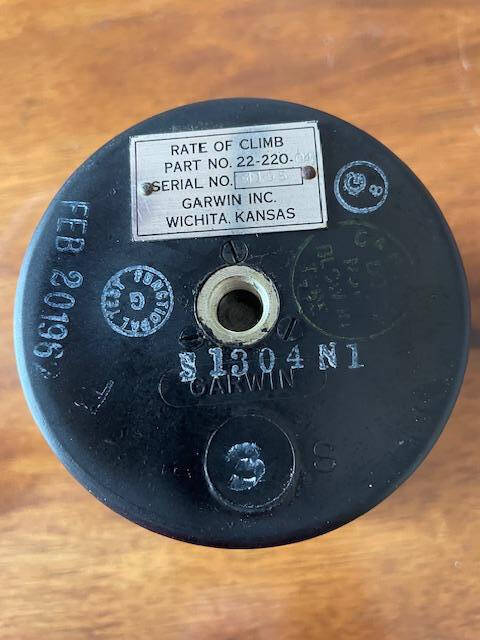 Garwin-Cessna Vertical Speed Indicator. Used - part number 22-220-04 or S1304N1 (view 4)
