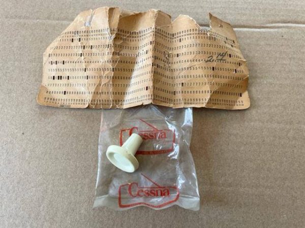 Cessna Threaded Knob, Defroster Valve. New - part number 0713303-2 (view 3)