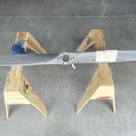 McCauley DTM 7557 Propeller. 2-Blade Cessna 172. Overhaulable - part number DTM 7557 M1