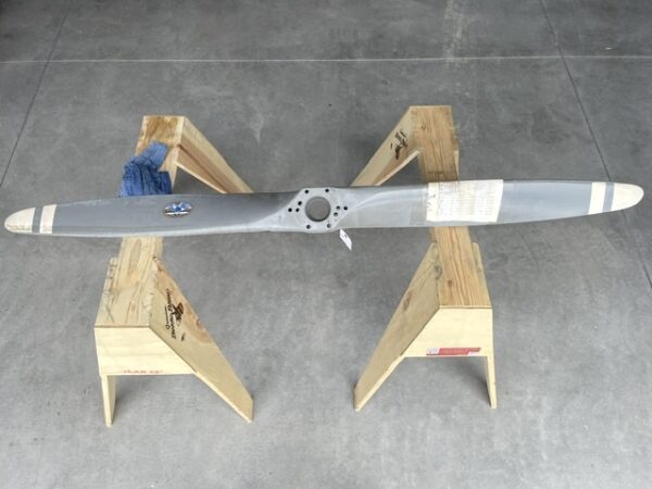 McCauley DTM 7557 Propeller. 2-Blade Cessna 172. Overhaulable - part number DTM 7557 M1