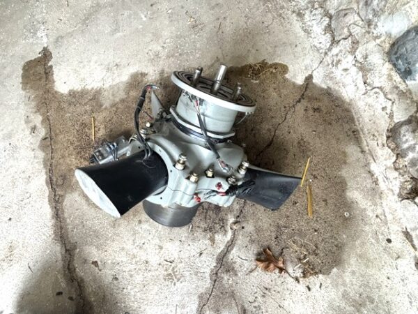 Cessna 206H 3-Blade Probeller Hub. Used (view 2)