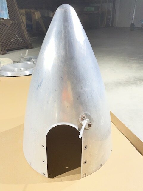 Beechcraft Baron 58 McCauley 2-Blade De-Iced Spinner. Used - part number D3395 (view 10)